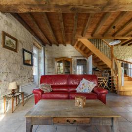 Viesnīca Hameau Grande Varenne - Gites de charme avec piscine pilsētā Charroux-dʼAllier