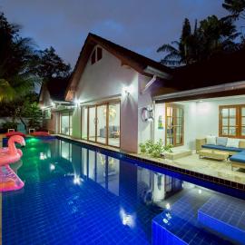 Pool Villas by Honey - Luxury Family Resort-8 km from Beach & Nightlife, מלון בNong Prue
