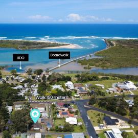 Coastal Townhouse, Walk Everywhere, hotel i Urunga