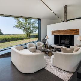 Pass the Keys Bond-villain Style Home with Panoramic Views, hotel in Newbury