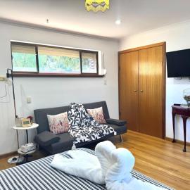 Guest suite in Elizabeth North