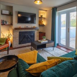Cottage style with lovely mountain views, hotel en Merthyr Tydfil