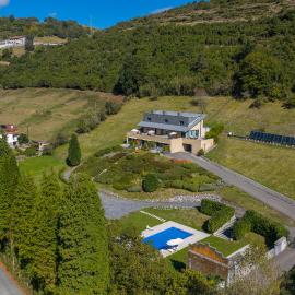 Beautiful house 15 min away from Bilbao, hotel em Llodio
