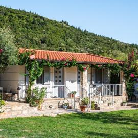 Janakis Garden Livadi Beach, hotel em (( Spile ))