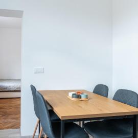 Urban NEST apartment - FREE Parking & Central, hotel di Kočevje