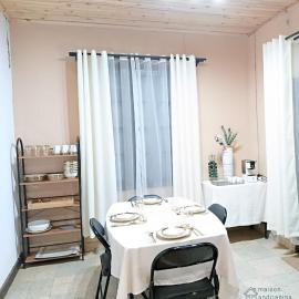 Maison Andrianina, hotel in Ampitatafika