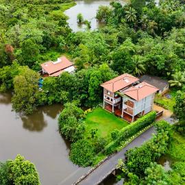 Praana Ayurveda Hotel, hotell i Tebuwana