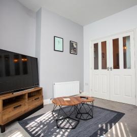 Stylish Cosy Two Bed Apartment - Coast Location