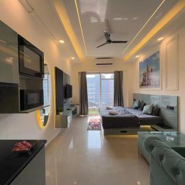 Kremlin Luxury Studios, hotel di Ghaziabad