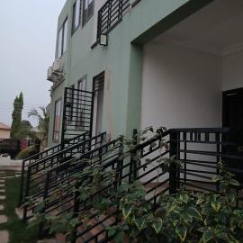 The Dome Apartment 1, hotel di Kumasi