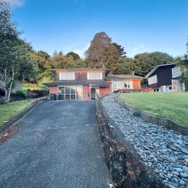 Quiet 3BR Family Home with Parking South Auckland