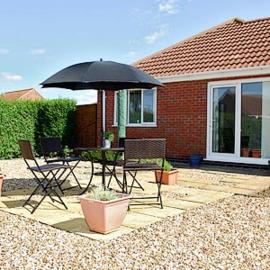 Sea Breeze Bungalow, hotel in Sutton on Sea