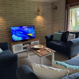 Pet Friendly 4 Bedroom Single Level Family Home