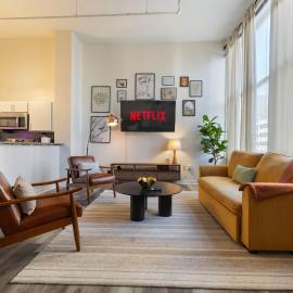 Indy Urban Nest - Sleeps 8 - Skywalk Access - Convention Center - Stadium, hotel in Indianapolis