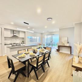 Lux 4-Bed Gem Near Park & Forest Lake Shopping، فندق في Doolandella