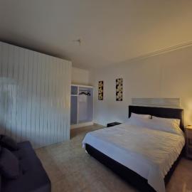 Hillside guest house and restaurant، فندق في Gitgit