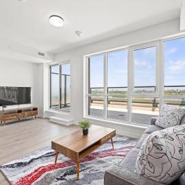 Spacious 3BR Loft with Balcony and Free Parking