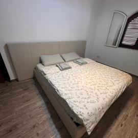 Double bedroom with private bathroom