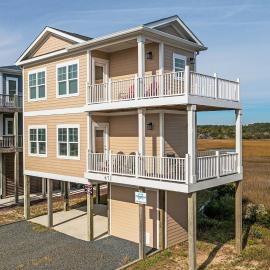 Second Row Stunning Ocean and Marsh Views, hotel v destinaci Holden Beach