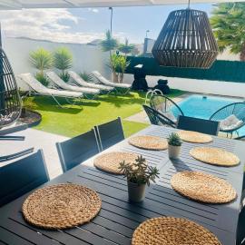 Villa Neo - Private Pool - 8 minutes Corralejo, mini Gym!!、Villaverdeのホテル