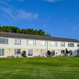 Brightlands Apartment, hotel in Poughill