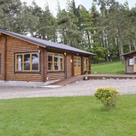 Ashknowe Log Cabin - S4590, hotel in Glenfarg