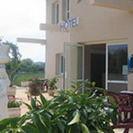 Hôtel Le Colombier, hotel din Saint-Pantaléon-de-Larche