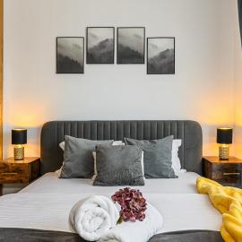 Mountain Breeze Luxury Apartment AC & Parcare Privată, hotel en Brasov