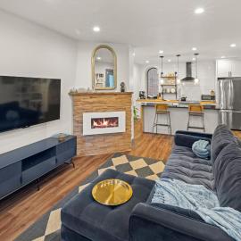2BR Capitol hill delight, with private parking