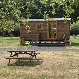 Stratford Bespoke Shepherd Hut, hotel a Snitterfield