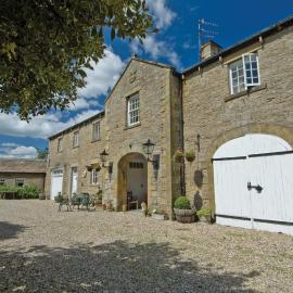 Coach House - E5120, hotel in West Burton
