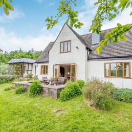 Cwmfron House, готель у місті Лянідлойс