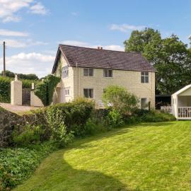 The Gate House, hotel in Llandegla
