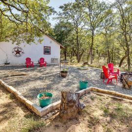 1 Mi to Park & Boat Ramp! Lake Texoma Retreat, hotel a Willow Spring