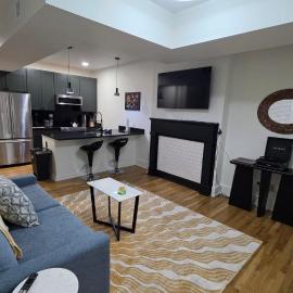 Quiet cheerful condo in the heart of OTR!, hotel u gradu Sinsinati