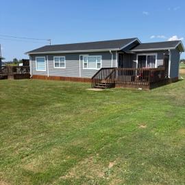 Newly Renovated Confederation Bridge View Cottages, hotel in Borden