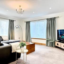 Golf View Spacious Bungalow 2 Bathrooms, Free Parking WiFi