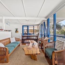 Shelleys - Pet Friendly - Short Walk to Beach، فندق في شاطئ كولبورا