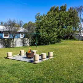 Shelleys - Pet Friendly - Short Walk to Beach, hotel in Culburra Beach