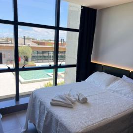 Loft em Xangri-Lá com piscina aquecida, hotel a Xangri-lá