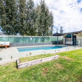 Under the Grapevines with Pool & BBQ