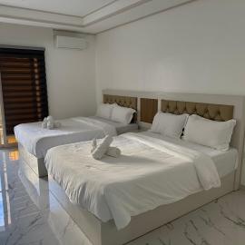 OYUSTAY Clark Terrace condo Staycation with 2 beds near airport HANN CASINO, hotel di Fort Stotsenburg