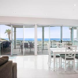Tidehouse - Scenic Esplanade Escape with Shared Pool, Hotel in Victor Harbor