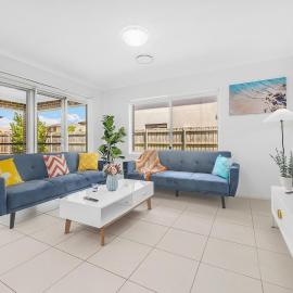Five Bedrooms Near Schofields Station Direct Access to Sydney University & Parramatta