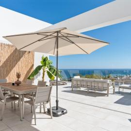 Luxury Penthouse with Big Terrace and Seaviews, Hotel in Manilva