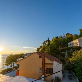 Apartments Mari, hotel di Krilo