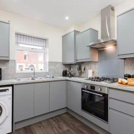 Norris Stays - Sleeps 7 by M55, hotel in Preston