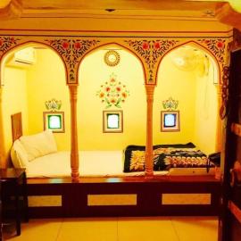 Hotel Khandaka Palace- The Heritage Property、Jāmbのホテル