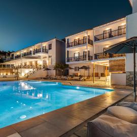 Aperitton Hotel, hotel u gradu Skopelos
