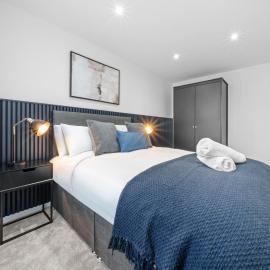 3-Bed Home in Hamilton - Driveway Parking